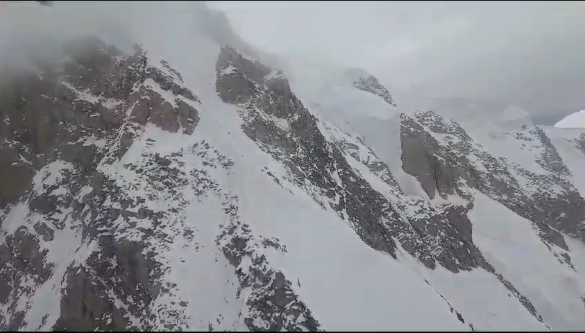 Monte Bianco I Due Alpinisti Francesi Bloccati Sul Pilier Dangle