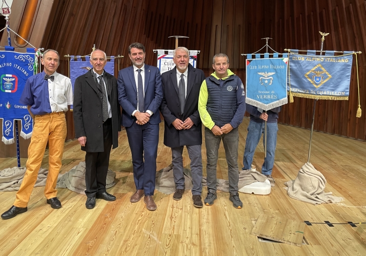 Club Alpino Italiano Liguri Piemontesi E Valdostani In Assemblea A Nus