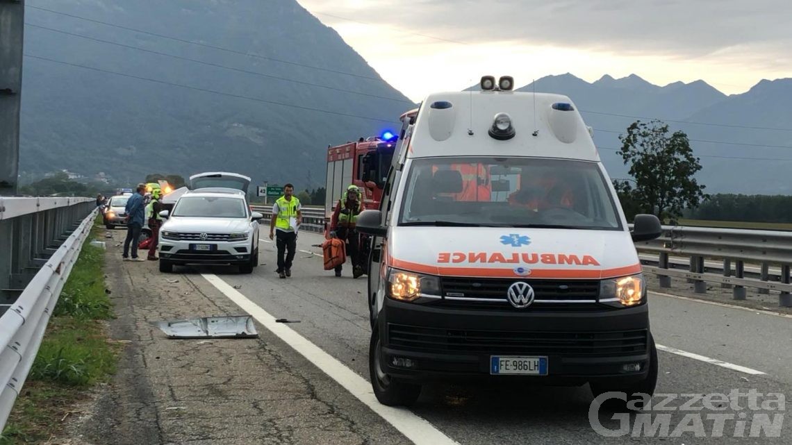 Tir Travolge Auto Ferma In Autostrada: Muore Una Mamma, Feriti Due ...